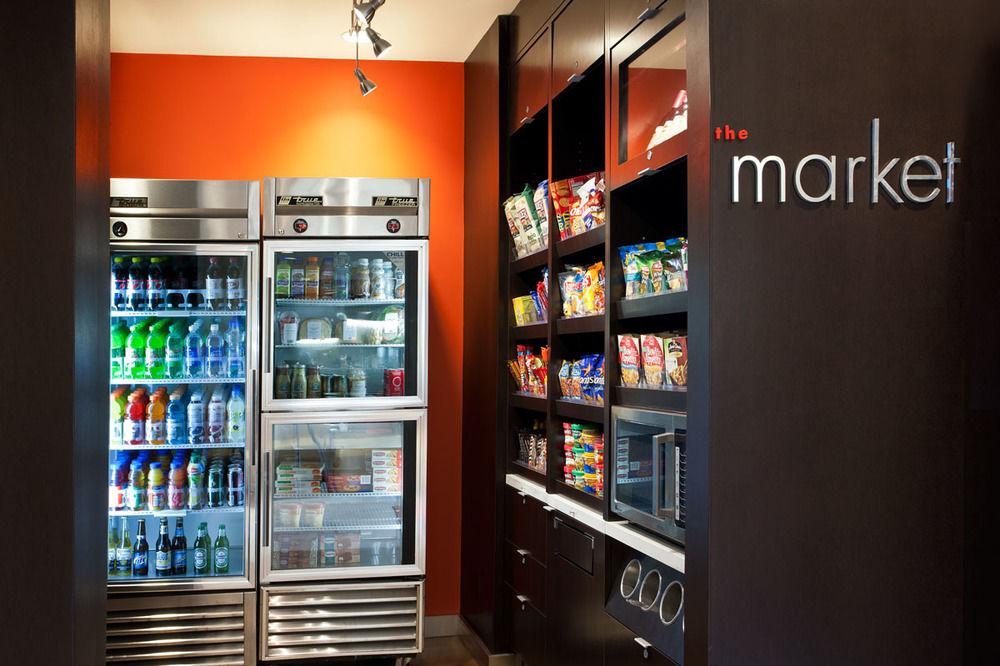Courtyard By Marriott Airport
