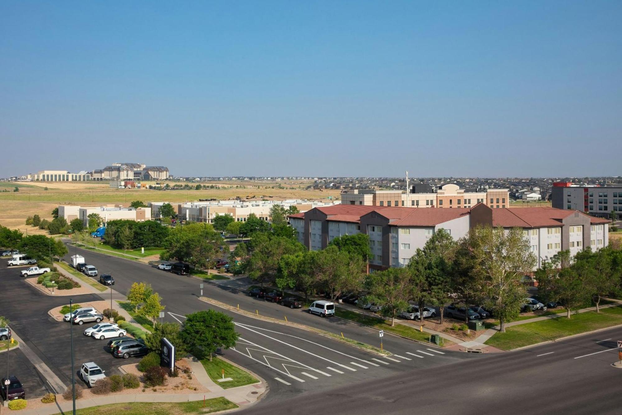 Courtyard By Marriott Airport Hotel